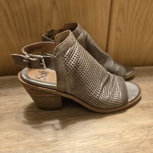 Sofft Women's Tan Peep-Toe Heeled Sandals